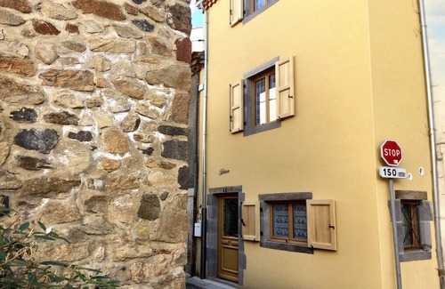 Brioude House | Homerez - Comfortable house in the heart of Brioude with private parking.