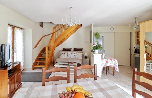 Ornans House | Homerez - Comfortable House in Ornans - Garden