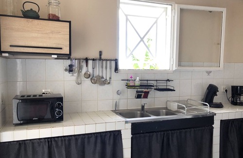 Saint-Paul House | Homerez - Comfortable house in Saint Paul with enclosed garden