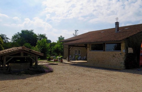 Blaignac Apartment | Homerez - Cosy Apartment in Blaignac with Shared Pool - 55 m²