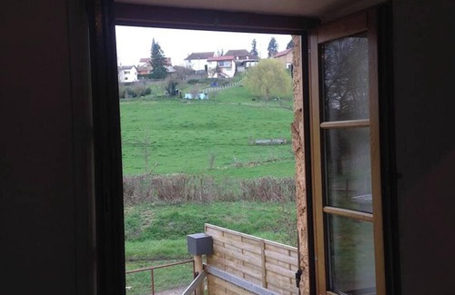 Bourg-le-Comte Apartment | Homerez - Cosy Flat - Bourg-le-Comte
