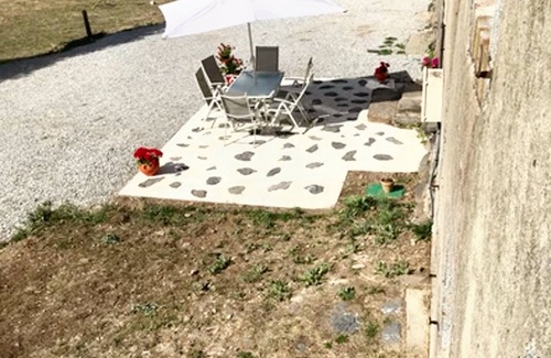Bagnols House | Homerez - Cosy house in Bagnols with terrace and garden
