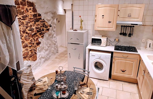 Capendu House | Homerez - Cosy House in Capendu with Fireplace and Garden