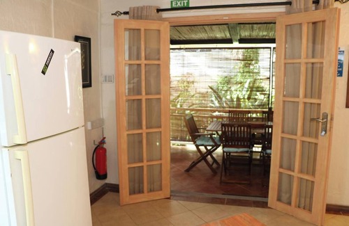 Blue Bay House | Homerez - Cosy House in Blue Bay with Private Parking and Terrace
