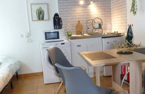 Amiens Apartment | Homerez - Cozy apartment in Amiens with garden