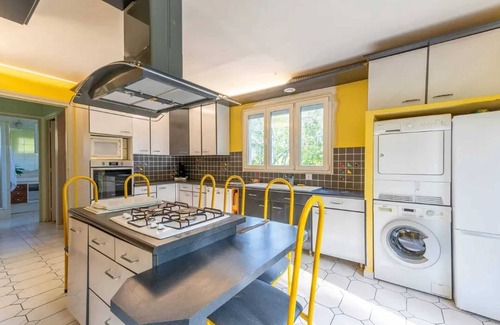 Saints House | Homerez - Cozy House in Saints with Garden and Terrace
