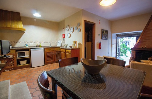 Sao Joao Batista House | Homerez - Cozy House with Porto de Mós View