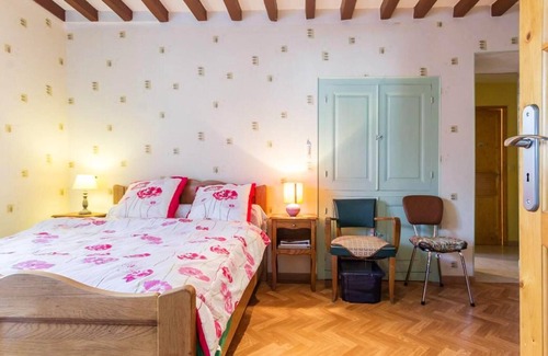 Moraches House | Homerez - Elegant house in Moraches with secure garden and barbecue