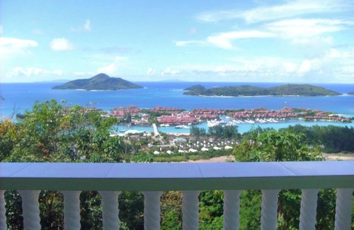 Zig Zag Ward Villa | Homerez - Elegant Villa with Sea View in Victoria