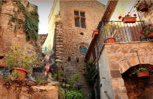 Saint-Floret House | Homerez - Exceptional house with garden and balcony