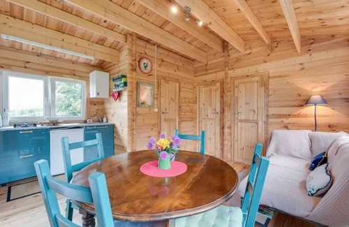 Egliseneuve-des-Liards Ski Chalet | Homerez - Chalet in Égliseneuve-des-Liards