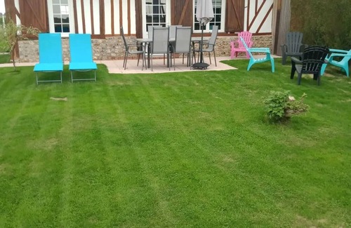Epreville-en-Lieuvin House | Homerez - House in Épreville-en-Lieuvin