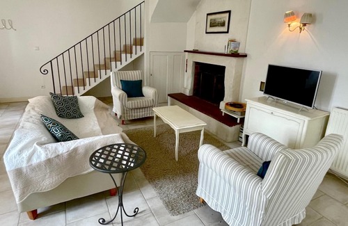 Saint-Palais-du-Ne House | Homerez - House for 4 pers. with shared pool in Saint-Palais-du-Né