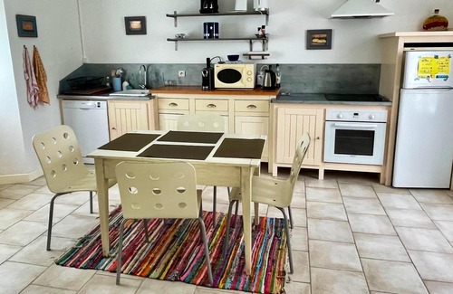 Saint-Palais-du-Ne House | Homerez - House for 4 pers. with shared pool in Saint-Palais-du-Né