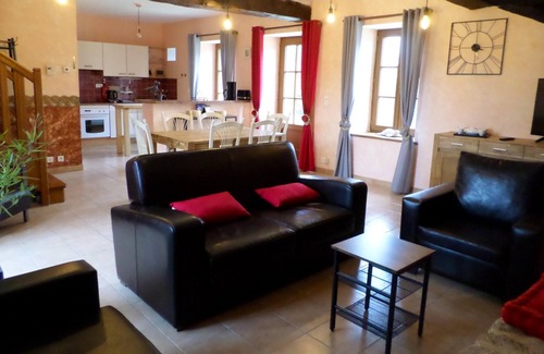 Pleven House | Homerez - House 16 km away from the beach for 8 ppl. with terrace at Pléven