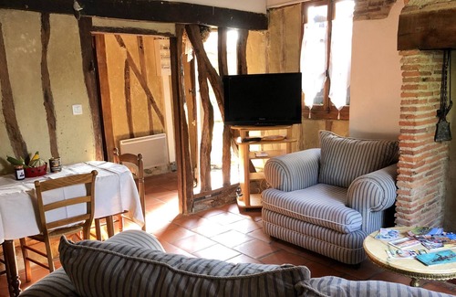 Gee-Riviere House | Homerez - House for 4 ppl. with shared pool, garden and terrace at Gée-Rivière