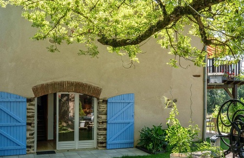 Andouque House | Homerez - House for 6 ppl. with shared pool, terrace and balcony at Andouque