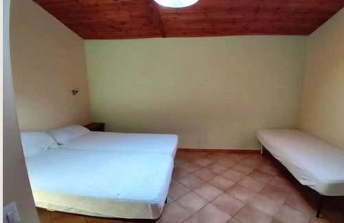 Gallicano House | Homerez - House for 8 ppl. with swimming-pool, sauna and garden at Gallicano