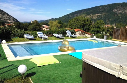 Foix Villa | Homerez - Refined Villa in Foix with Private Pool and Jacuzzi