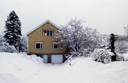 Ambjorby House | Homerez - Rustic House with Mountain View in Ambjörby
