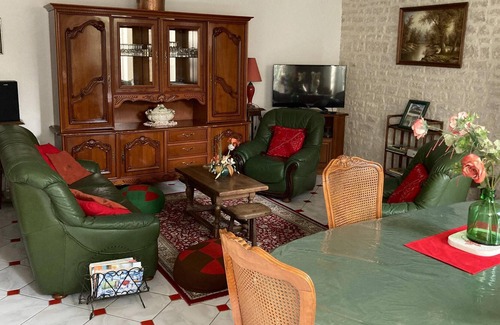 La Courade House | Homerez - Spacious house for 7 ppl. with garden and terrace at Fleurac