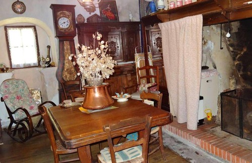 Teyssieu House | Homerez - Spacious house for 7 ppl. with garden and terrace at Teyssieu