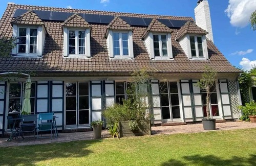 Santes House | Homerez - Spacious house in Santes with garden