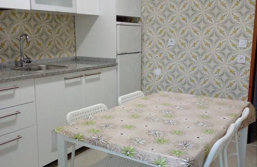 Peniche de Cima House | Homerez - Spacious House in Peniche with Balcony