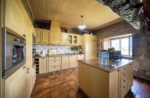 Irivo Villa | Homerez - Spacious villa with private pool in Penafiel