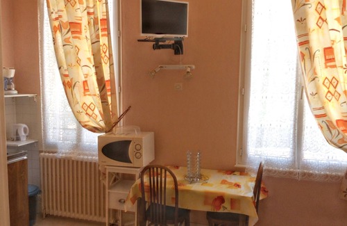 Neris-les-Bains Apartment | Homerez - Studio in Néris-les-Bains