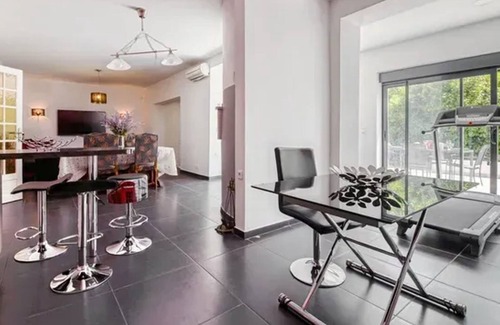 Morieres-les-Avignon Villa | Homerez - Villa in Morières-lès-Avignon