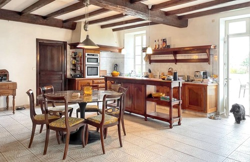 Saint-Palais-du-Ne Villa | Homerez - Villa in Saint-Palais-du-Né