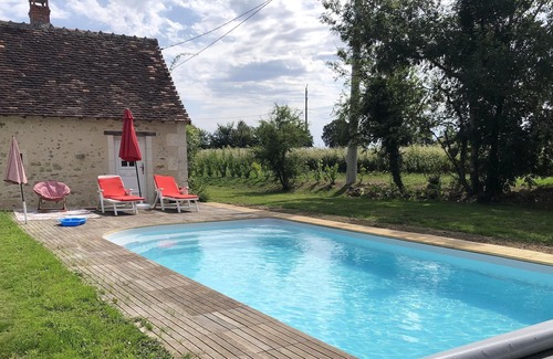 Betz-le-Chateau Villa | Homerez - Villa for 2 ppl. with swimming-pool and terrace at Betz-le-Château