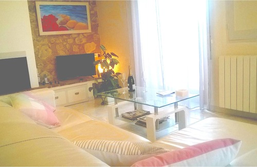 Cantallops Villa | Homerez - Villa for 3 ppl. with swimming-pool, jacuzzi and garden at Cantallops