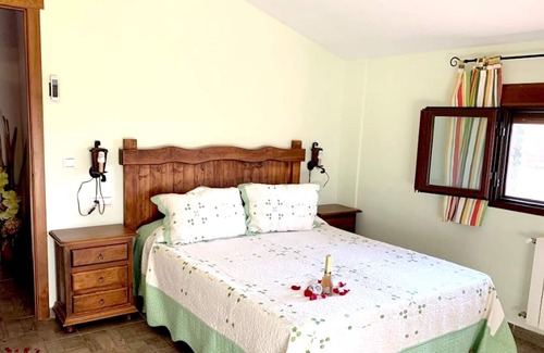 Pozo Alcon Villa | Homerez - Villa for 6 ppl. with swimming-pool, jacuzzi and garden at Pozo Alcón