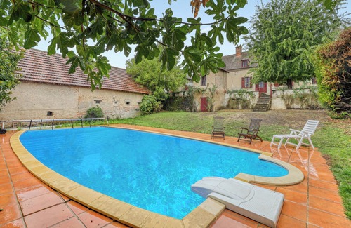 Lucenay-les-Aix Villa | Homerez - Villa in Lucenay-lès-Aix