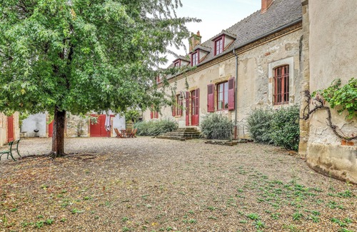 Lucenay-les-Aix Villa | Homerez - Villa in Lucenay-lès-Aix