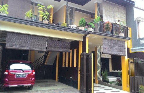Oro Oro Ombo House | Homestay Browniez