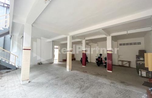 Kediri Hotel | Homestay & Cafe Blessings Near Station Center Town RedPartner