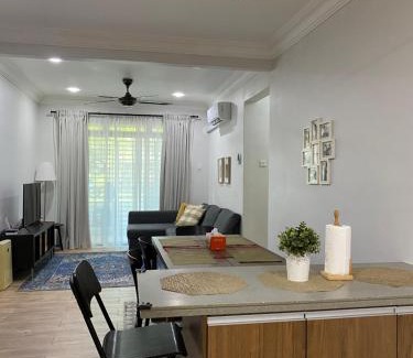 Kampung Paroi Apartment | Homestay Hana Senawang