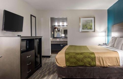 Russellville Cabin | HomeStay Inn & Suites
