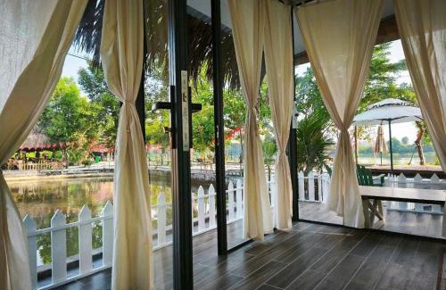 Cu Chi Cabin | Homestay Mẹ khang 2 - Room lake view
