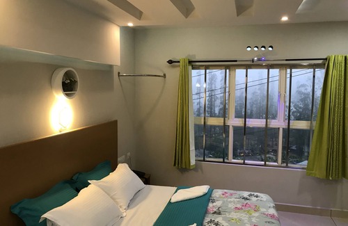 Munnar Bed & Breakfast | HomeStay Munnar-MehaKira Holiday Inn