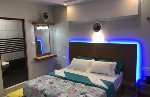 Munnar Bed & Breakfast | HomeStay Munnar-MehaKira Holiday Inn
