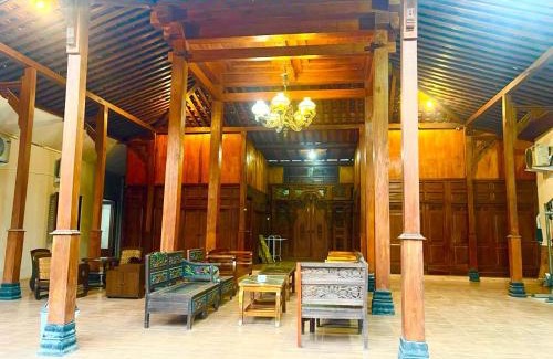 Bandung House | Homestay Omah Joglo