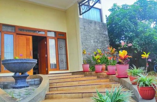 Semarang House | Homestay Parikesit Rent Full House