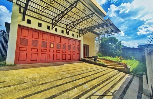 Semarang House | Homestay Parikesit Rent Full House