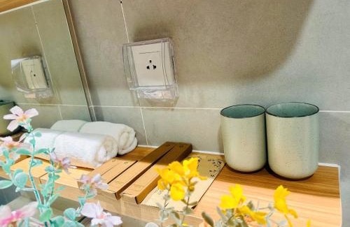 Van Giang Apartment | Homestay studio Haven Park Ecopark view bể bơi, phong cách Nhật