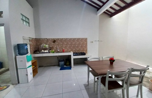 Mlati House | Homestay Syariah Dekat Monjali dan JCM by Simply Homy