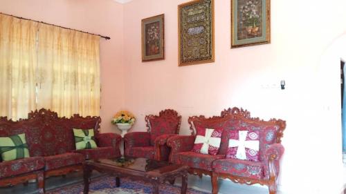Cherang Ruku House | Homestay Zahra Sri Bayu